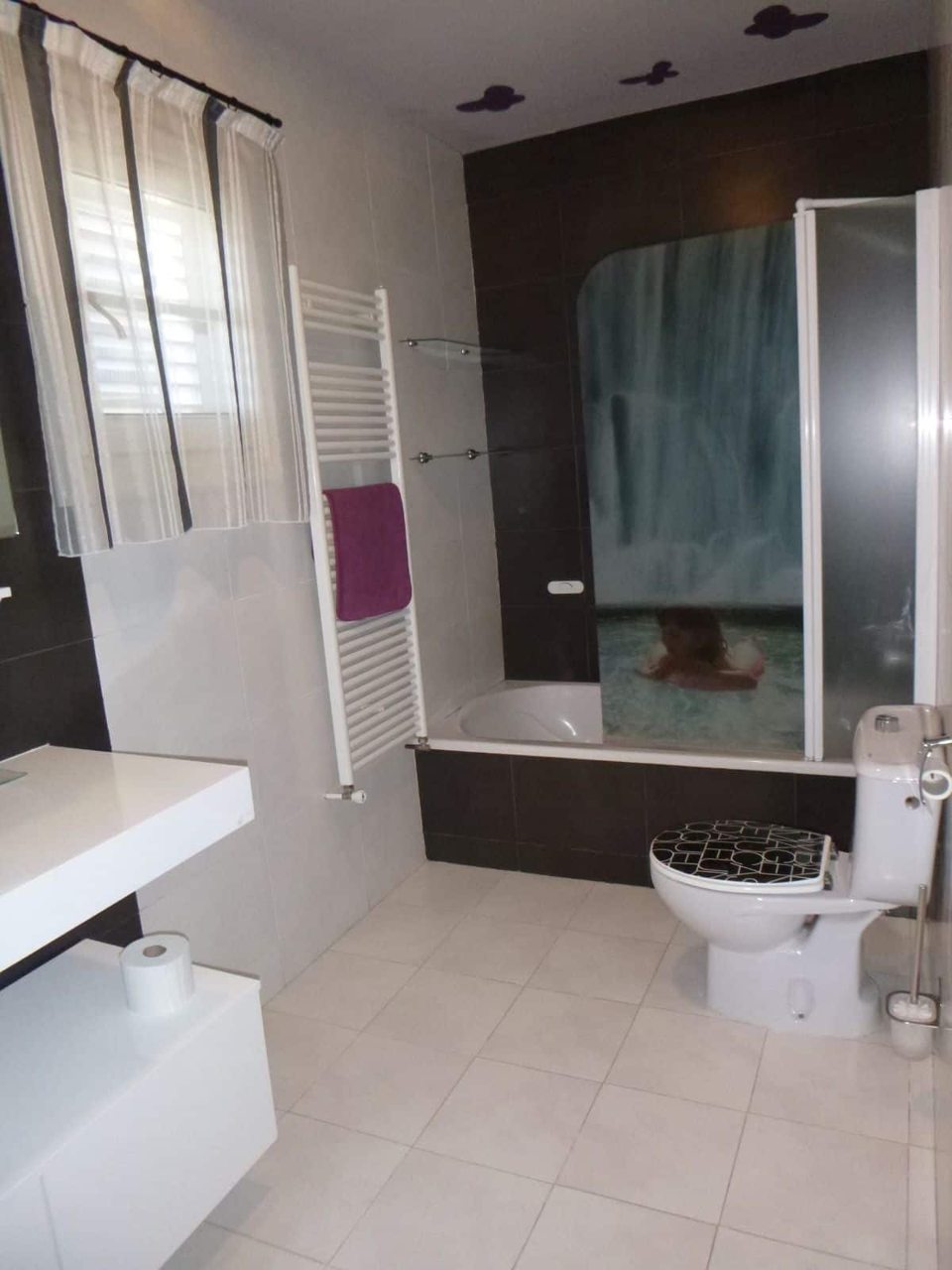 Bany de l’apartament amb banyera